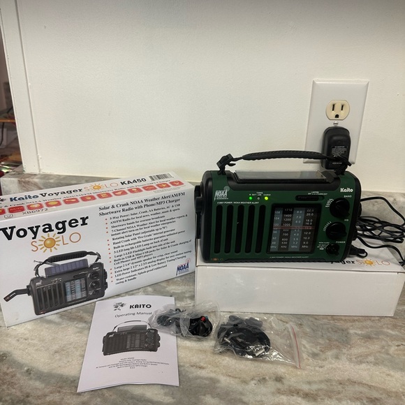 Kaito KA450 Voyager Solar Radio with LED Light - Picture 2 of 10